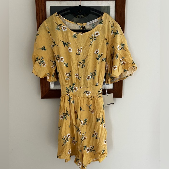 Active USA Yellow Floral Romper - Picture 3 of 5